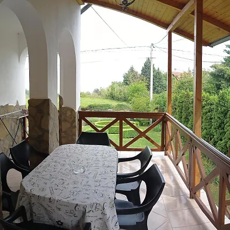 Kaman Nyaralo Apartament *