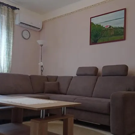 Kaman Nyaralo Apartament *